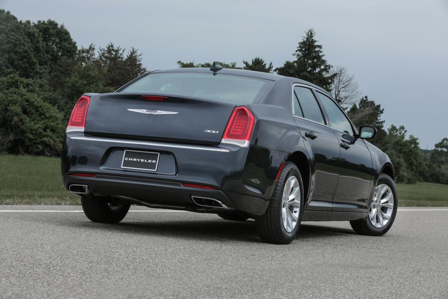  Chrysler 300 90th Anniversary Edition 2016 года  (фото 2 из 3)